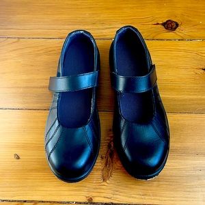 New women’s steel-toe shoes